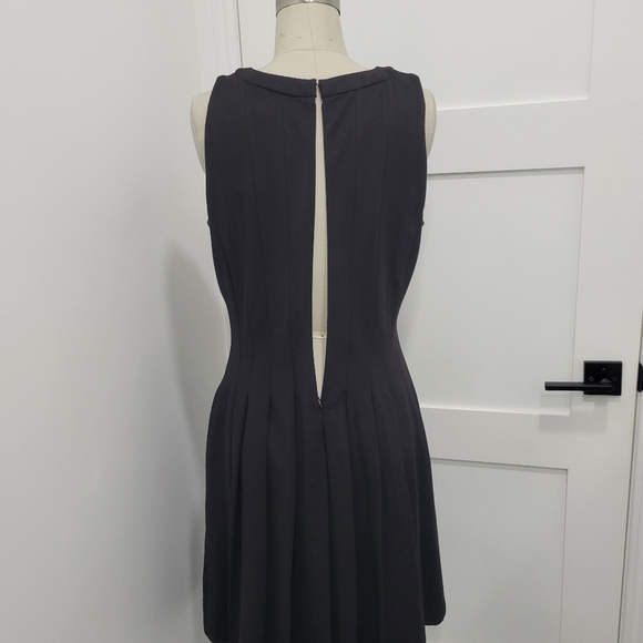 WHBM Pleated Sleeveless Black Midi Dress Size 12 - Picture 6 of 12